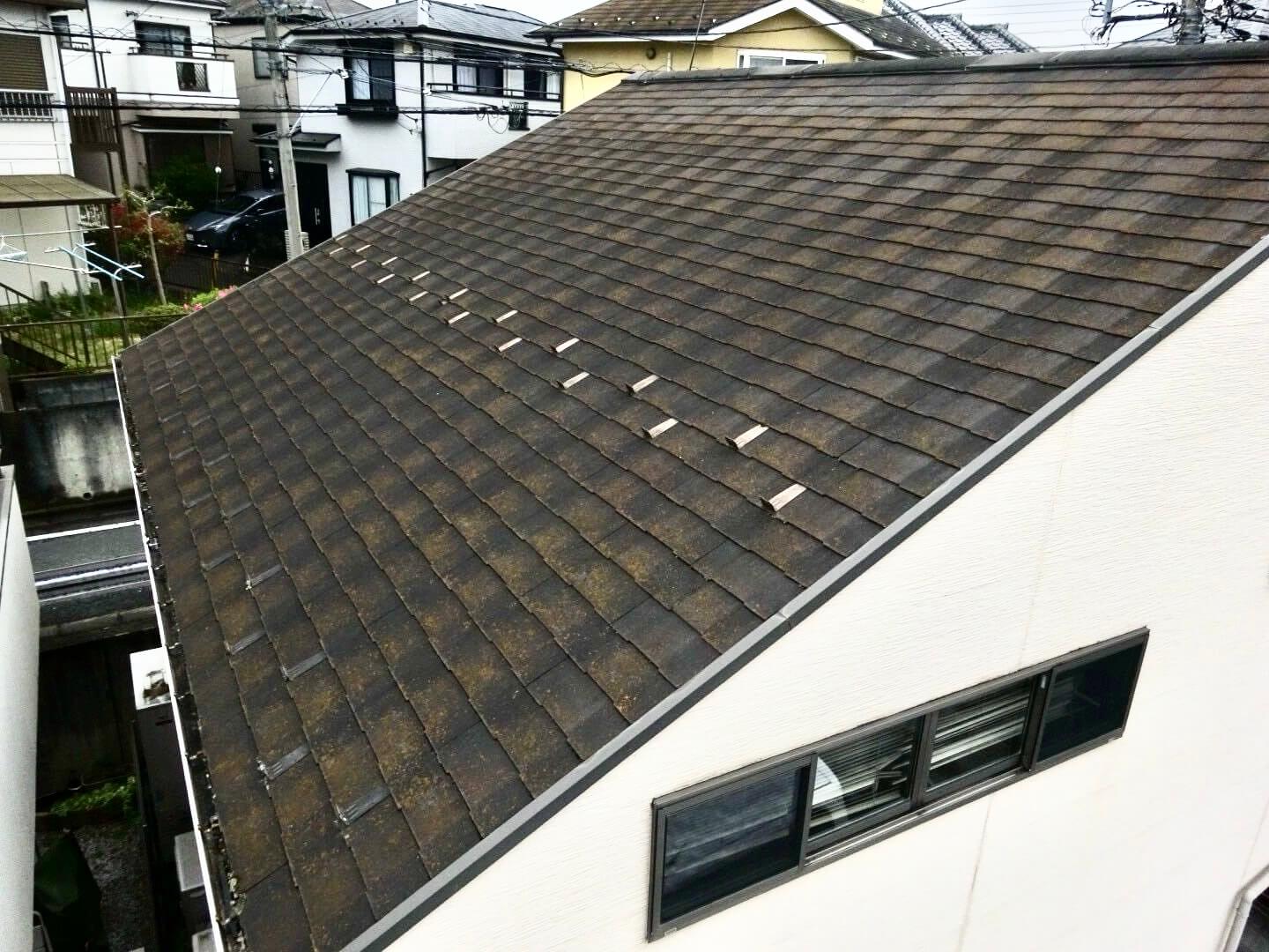 同じ住宅の工事前の既存屋根。シングルを施工する前の状態です。
