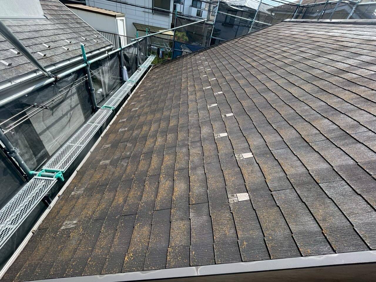 工事前の既存屋根を別の角度から撮影した記録。